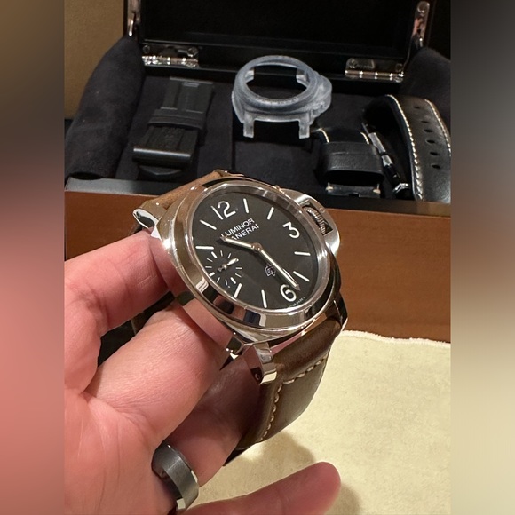 Panerai PAM 1084 (Like New) - Picture 6 of 11